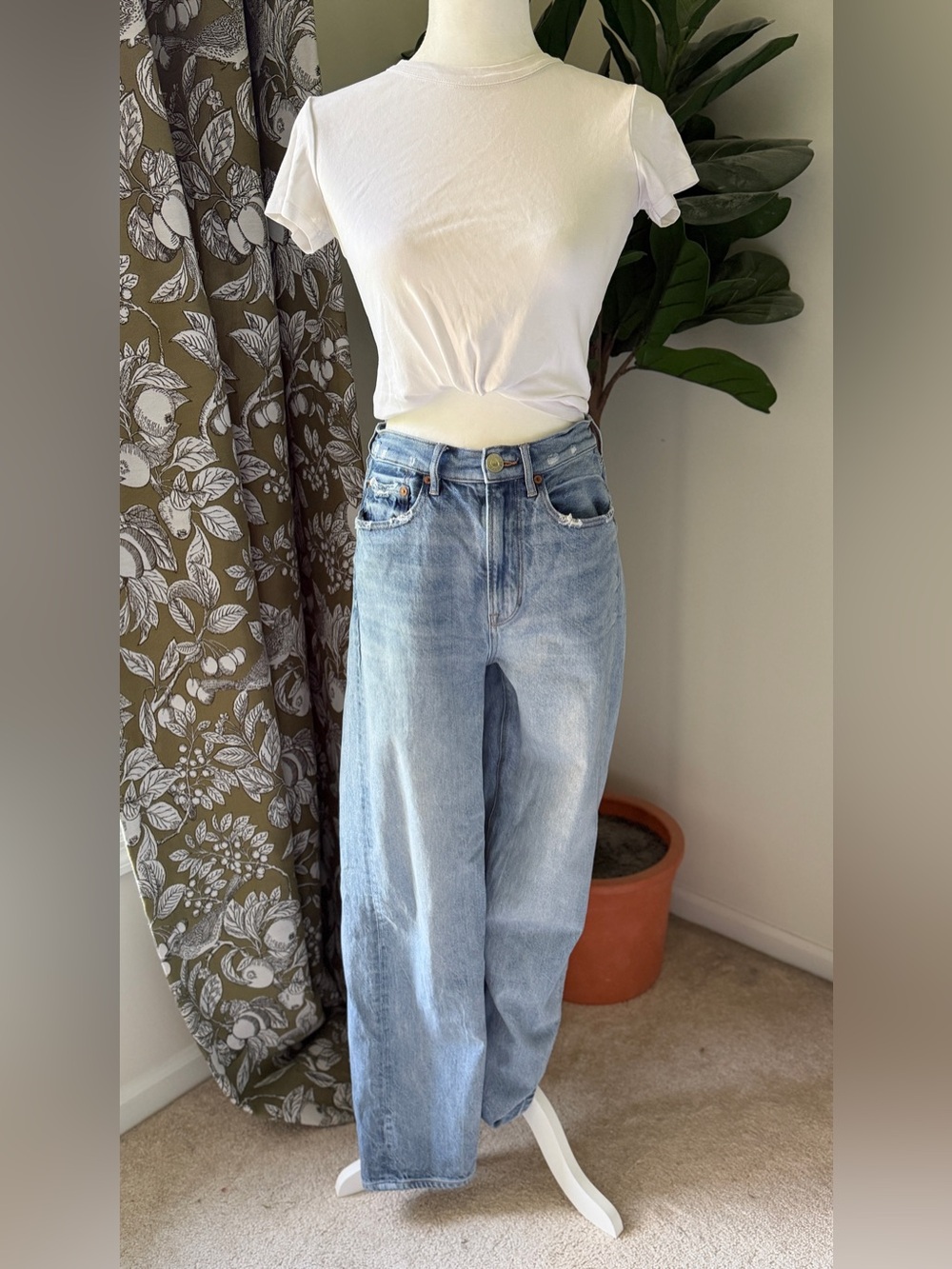 American Eagle Baggy Jean High Rise Relaxed Light Washed